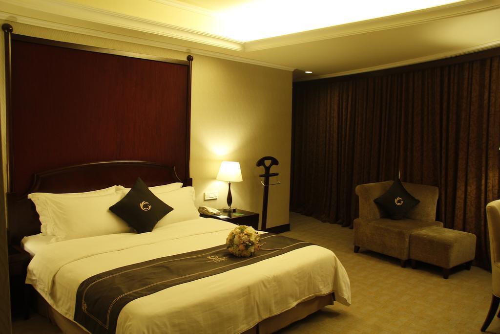 The Royal Marina Plaza Hotel Kanton Exteriér fotografie
