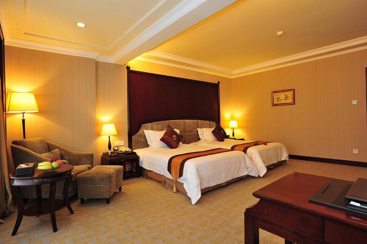 The Royal Marina Plaza Hotel Kanton Exteriér fotografie