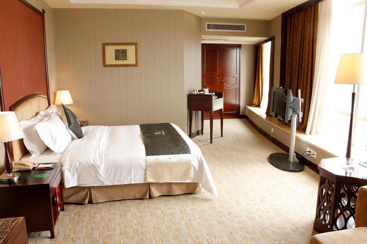 The Royal Marina Plaza Hotel Kanton Exteriér fotografie